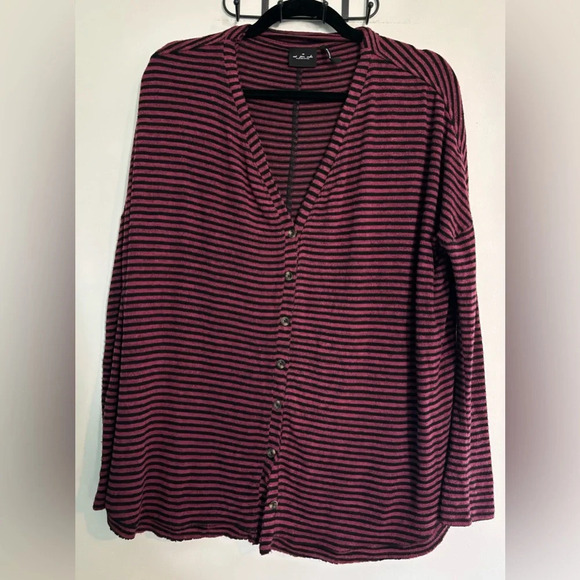 Out from‎ under from Urban Outfitters Womens. raspberry and black sweater Sz Sm - Picture 1 of 8